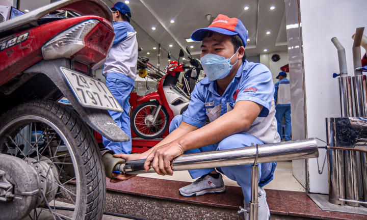 Tặng tiền đổi xe mới: Người lao động Hà Nội ít mặn mà, đại lý vắng khách