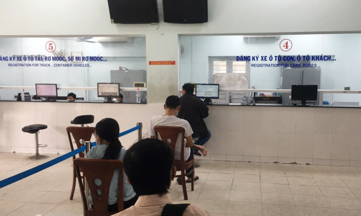 Từ 15/11, TP.HCM cấp đổi biển số xe kinh doanh vận tải ngoài giờ hành chính