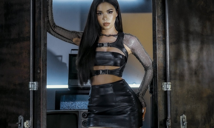 Nhan sắc tuổi 30 rực rỡ của siêu mẫu Minh Tú 