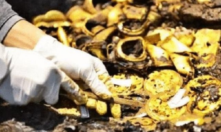 Khai quật mộ cổ 2.000 năm, choáng ngợp thấy sư tử vàng nặng cả tấn