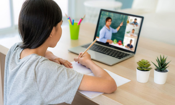 Sinh viên năm cuối khủng hoảng, lo thi tốt nghiệp vì học trực tuyến kéo dài