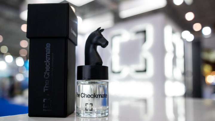 Nga ra mắt loại nước hoa có 'mùi tiêm kích'