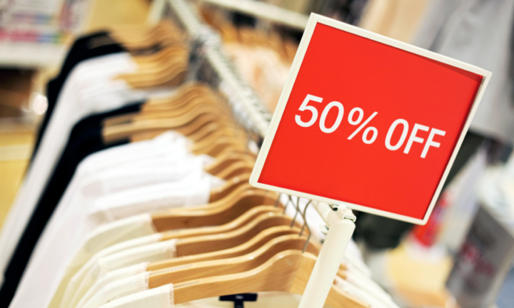 Cảnh giác với những mặt hàng gắn mác 'khuyến mại': 3 bí quyết để không mua nhầm