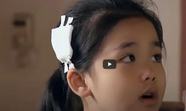 Hạt sạn lớn về hóa trang ở phim 'Phố trong làng'