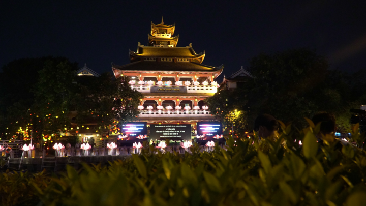 Video: Nhà thờ, chùa ở TP.HCM đồng loạt đổ chuông tưởng niệm nạn nhân COVID-19