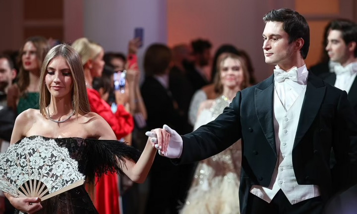 Ảnh: Dạ tiệc trưởng thành của con gái các gia tộc giàu nhất nước Nga