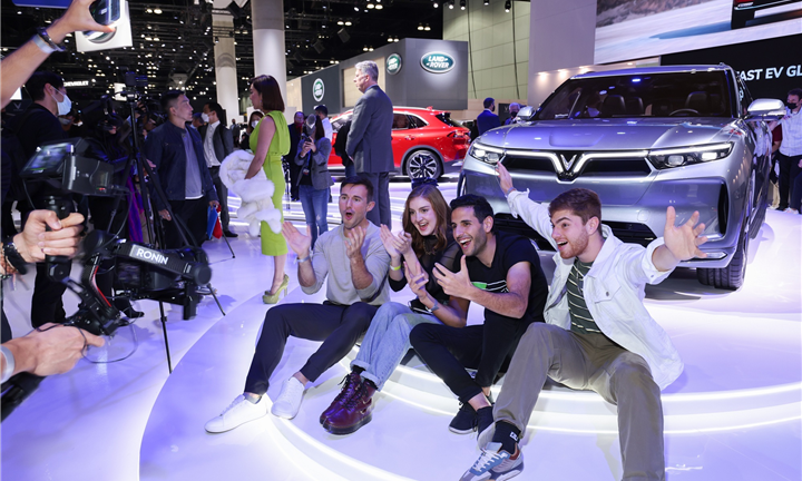 Thị trường tuần qua: Xe điện VinFast ra mắt ở Mỹ, bay quốc tế dồn dập đón khách