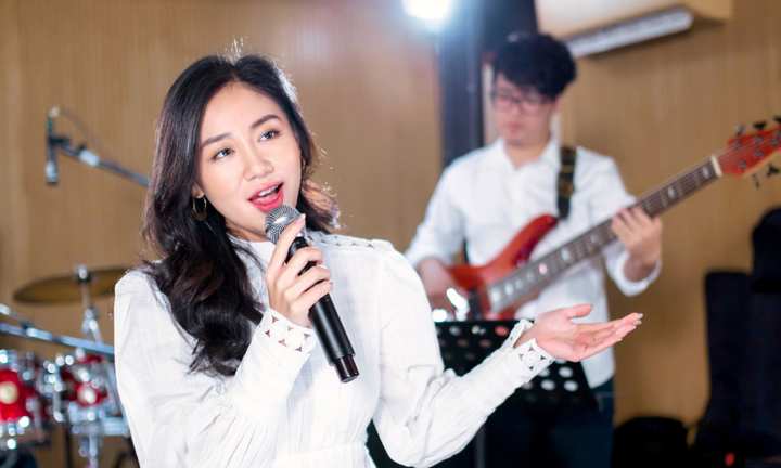 Văn Mai Hương nhớ thời đi học trong nước mắt