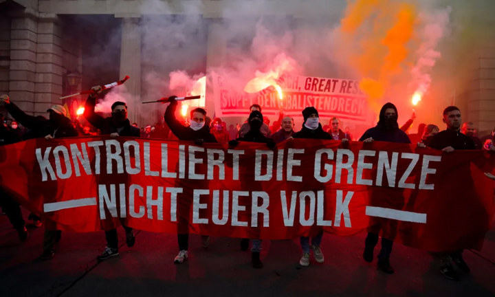 Dịch COVID-19 tràn lan, dân châu Âu vẫn biểu tình phản đối phong tỏa