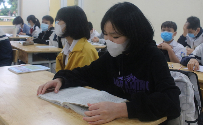 Buổi học đầu tiên của học sinh lớp 9 ngoại thành Hà Nội sau hơn nửa năm ở nhà