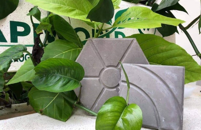 Sinh viên chế ra công thức 'hô biến' rác thải nhựa thành gạch nhẹ, chịu lực cao