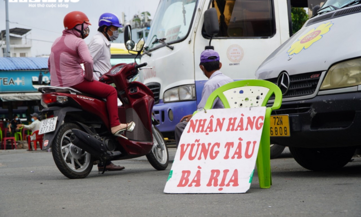 Xe khách chạy liên tỉnh ở TP.HCM càng chạy càng lỗ, chủ yếu giữ khách