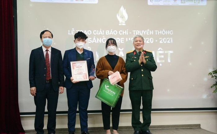 Trao giải Báo chí - Truyền thông Thắp sáng 2020-2021