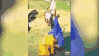 Video: Gây sự nhầm cao thủ, 2 gã côn đồ bị quật ngã trong nháy mắt