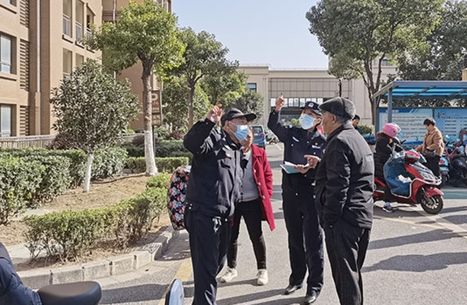 Hot girl bị cảnh sát bắt vì thói quen vệ sinh quá bẩn 