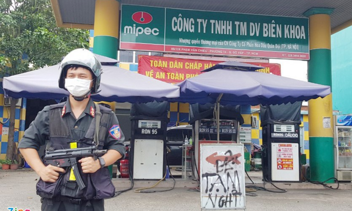 Cảnh sát niêm phong cây xăng liên quan đường dây buôn bán xăng lậu ở Đồng Nai