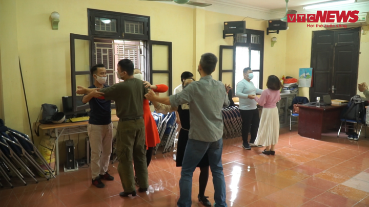 Video: Lớp học khiêu vũ miễn phí cho người khiếm thị ở Hà Nội
