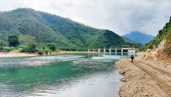 Đà Nẵng: Nhà máy nước sắp nhấn chìm nhà cửa, dân chưa có chỗ di dời