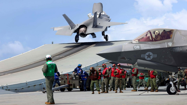 Tiêm kích tàng hình 133 triệu USD của Anh đâm xuống biển vì lý do khó tin