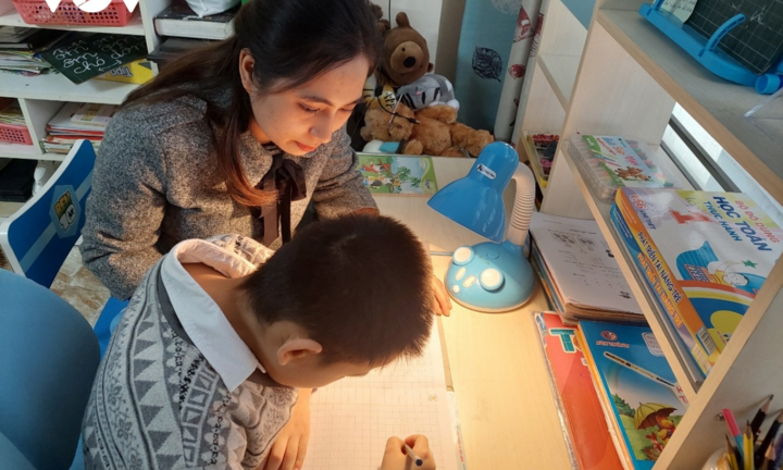 Bị cấm trông trẻ tại nhà, giáo viên mầm non tư thục Hà Nội đồng loạt xin nghỉ