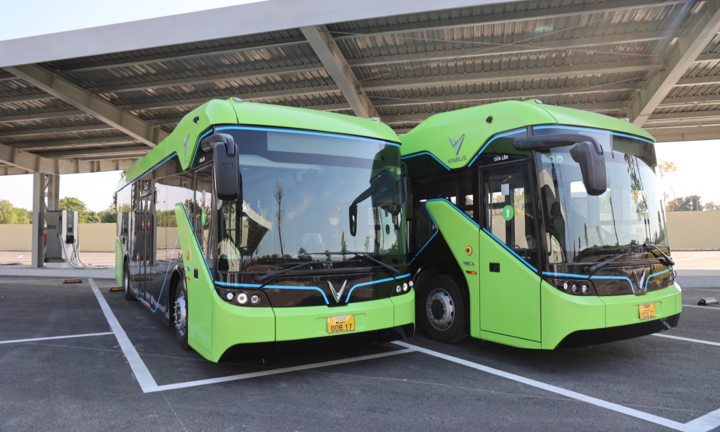 Cận cảnh xe buýt điện đầu tiên tại Hà Nội VinBus sắp lăn bánh