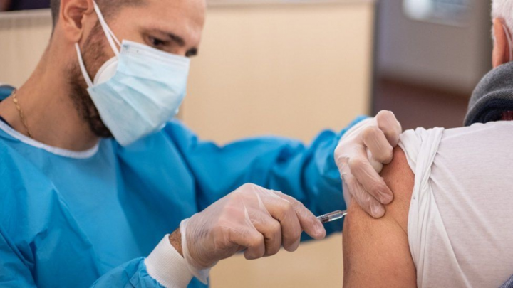 Những tác dụng phụ phổ biến nhất sau mũi tiêm vaccine COVID-19 tăng cường