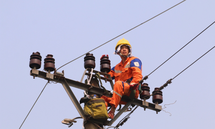 Tiêu thụ điện miền Bắc tăng kỷ lục, EVNNPC tiết giảm điện tự dùng tại công sở