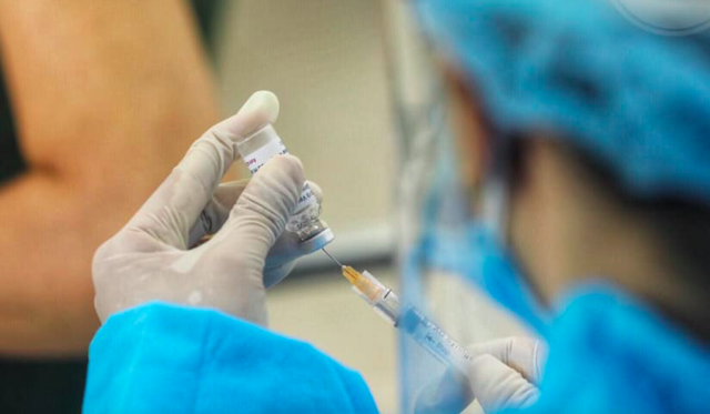 Nữ sinh ở Bắc Giang bị sốc phản vệ sau tiêm vaccine không còn phải thở máy