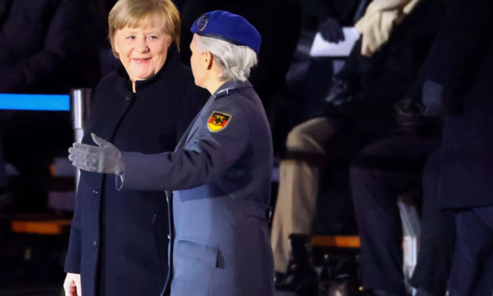 Đức tổ chức đại quân lễ chia tay Thủ tướng Angela Merkel