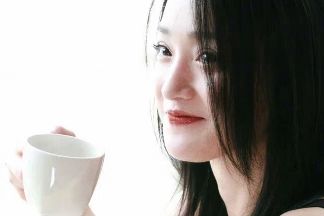 Châu Tấn gây bão mạng bởi loạt ảnh hậu trường 10 năm trước 