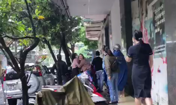 Người phụ nữ bị dàn cảnh cướp 1 tỷ đồng sau khi vay tiền ở ngân hàng 