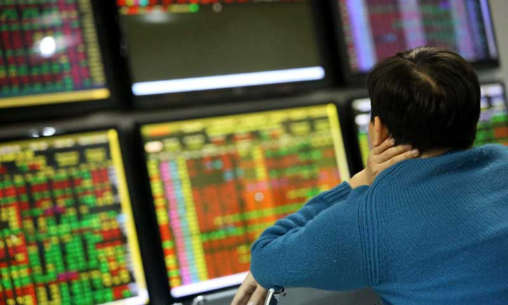 Áp lực bán đè nặng, cổ phiếu giảm la liệt, VN-Index mất gần 30 điểm