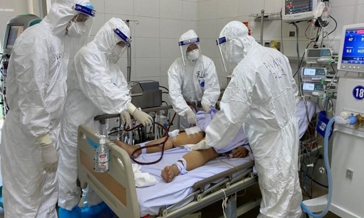 Ca tử vong do COVID-19 còn cao, TP.HCM mở chiến dịch bảo vệ người nhóm nguy cơ 