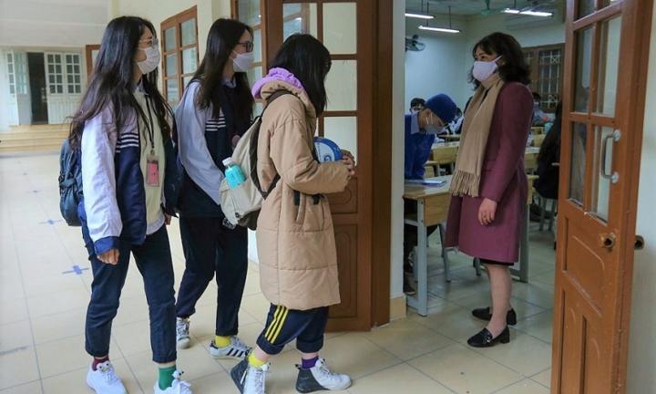 Trường học ở Hà Nội có 33 học sinh đến lớp ngày đầu mở cửa, hôm sau chỉ 9 em