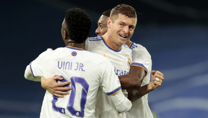 Video: Đánh bại Inter Milan, Real Madrid đứng đầu bảng