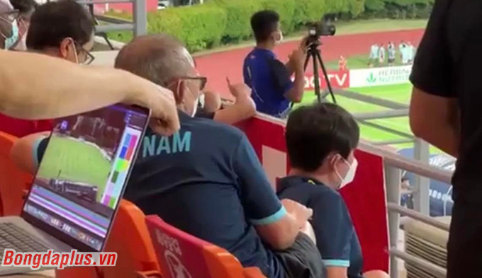 ĐT Việt Nam dùng phần mềm phân tích ĐT Malaysia ngay trên sân