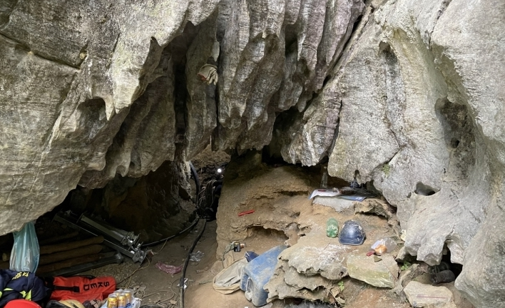 Chưa thể tiếp cận 2 người bị kẹt trong hang sâu ở Bắc Kạn