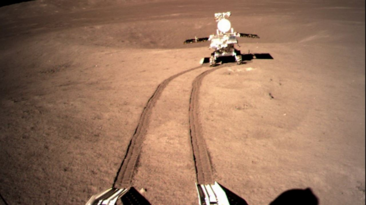 Tàu thăm dò Trung Quốc mất 3 tháng mới đi hết quãng đường 80m trên Mặt Trăng