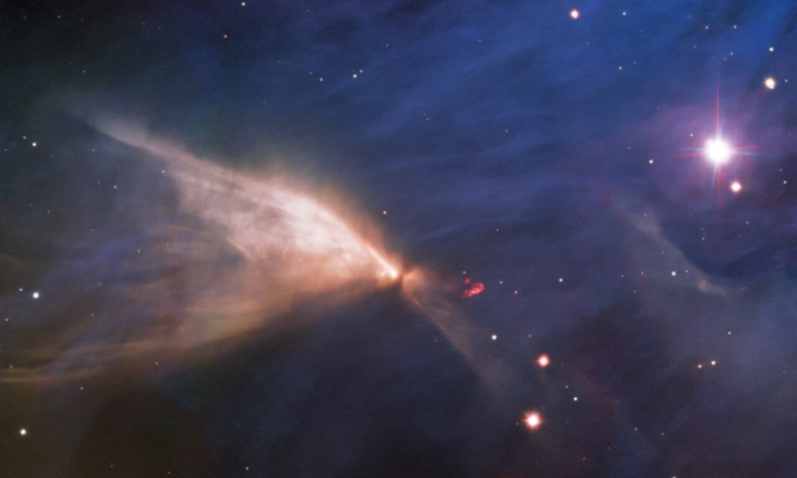 Đài thiên văn chụp được 'bướm ma' bay xuyên vũ trụ