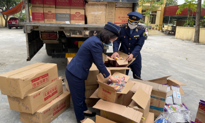 Nghệ An tiêu hủy lô bánh kẹo không rõ nguồn gốc xuất xứ