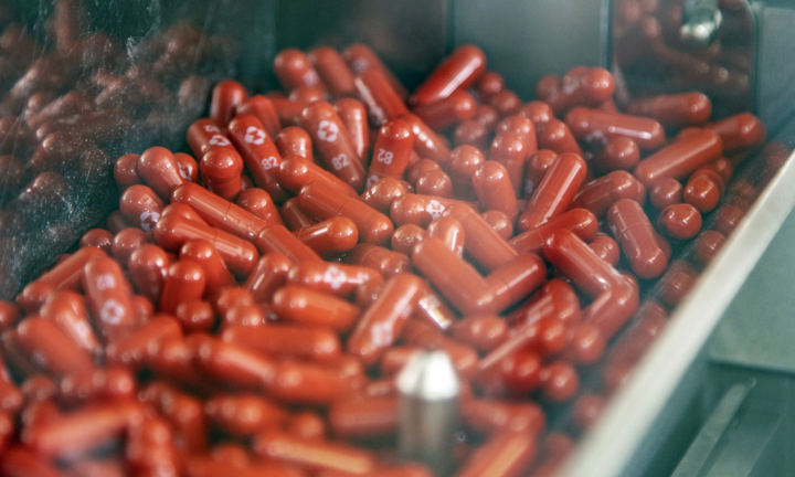 Doanh nghiệp ở TP.HCM nhận 1 tấn dược phẩm sản xuất Molnupiravir