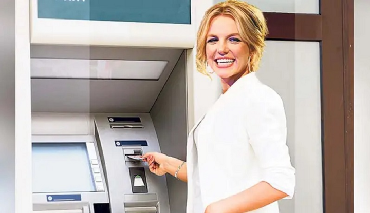 Britney Spears 'mắng xéo' gia đình khi lần đầu được dùng thẻ ATM trở lại