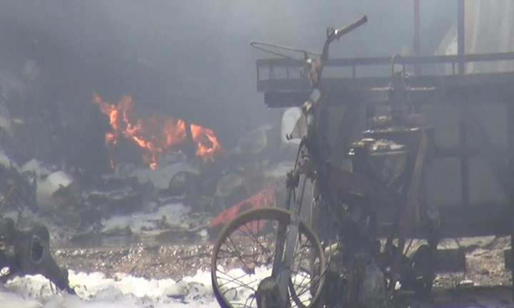 TP.HCM: Cháy lớn ở bãi xe, nhiều phương tiện bị thiêu rụi