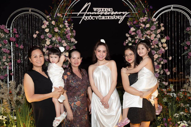 Nghề làm 'vú em' nhà đại gia Việt: Lương 'khủng', tiêu chuẩn cao đến 'khét lẹt'