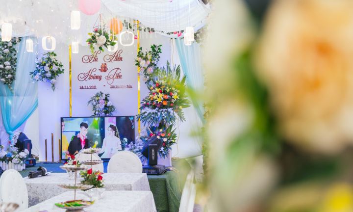 Cặp đôi hoãn cưới 3 lần vì COVID-19, bù lỗ gần trăm triệu đồng tiền cỗ