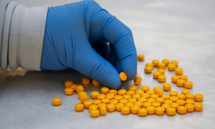 Mỹ giáng đòn trừng phạt loạt nhà sản xuất thuốc giảm đau của Trung Quốc