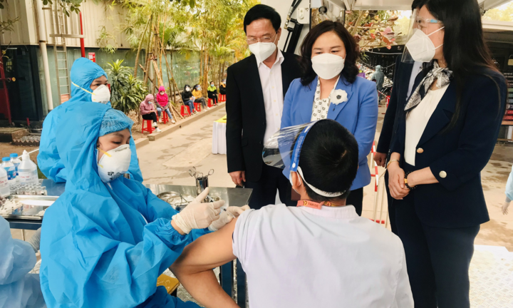 Bộ Y tế ban hành hướng dẫn tiêm mũi 3, 4 vaccine COVID-19