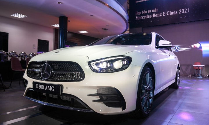 Có 2-3 tỷ đồng, nên mua Mercedes-Benz E-Class hay Volvo S90?