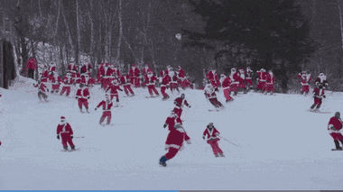 Video: 230 ông già Noel trượt tuyết gây quỹ từ thiện