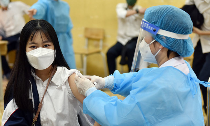 Tại sao tiêm đủ liều vaccine COVID-19 vẫn có nguy cơ chuyển nặng?